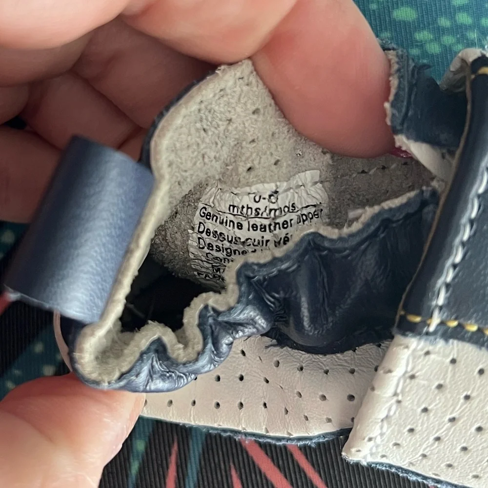 Robeez baby leather shoes 0-6 months